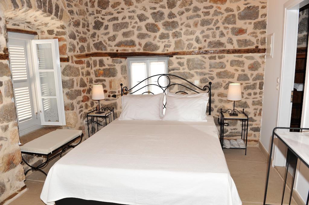 Guesthouse Alexandra Hydra  Buitenkant foto