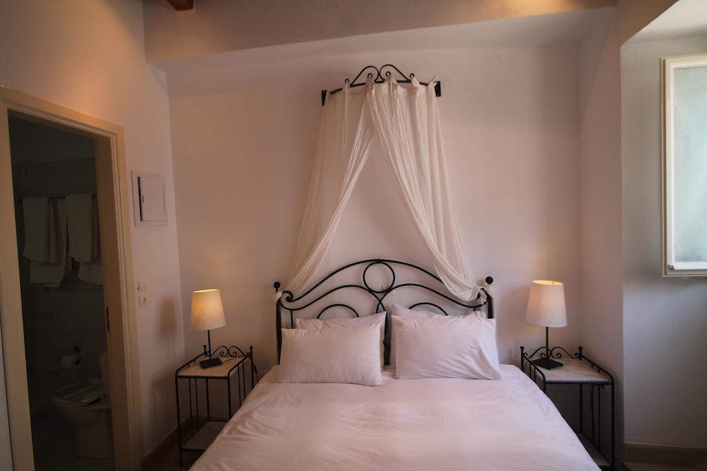 Guesthouse Alexandra Hydra  Buitenkant foto