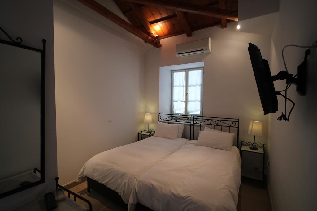Guesthouse Alexandra Hydra  Buitenkant foto