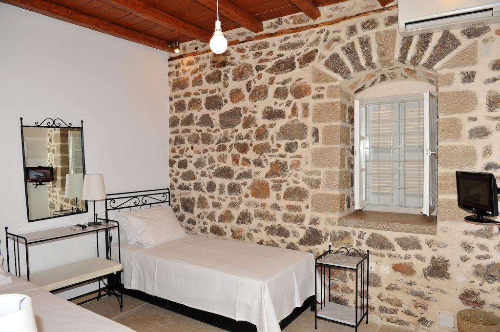 Guesthouse Alexandra Hydra  Buitenkant foto