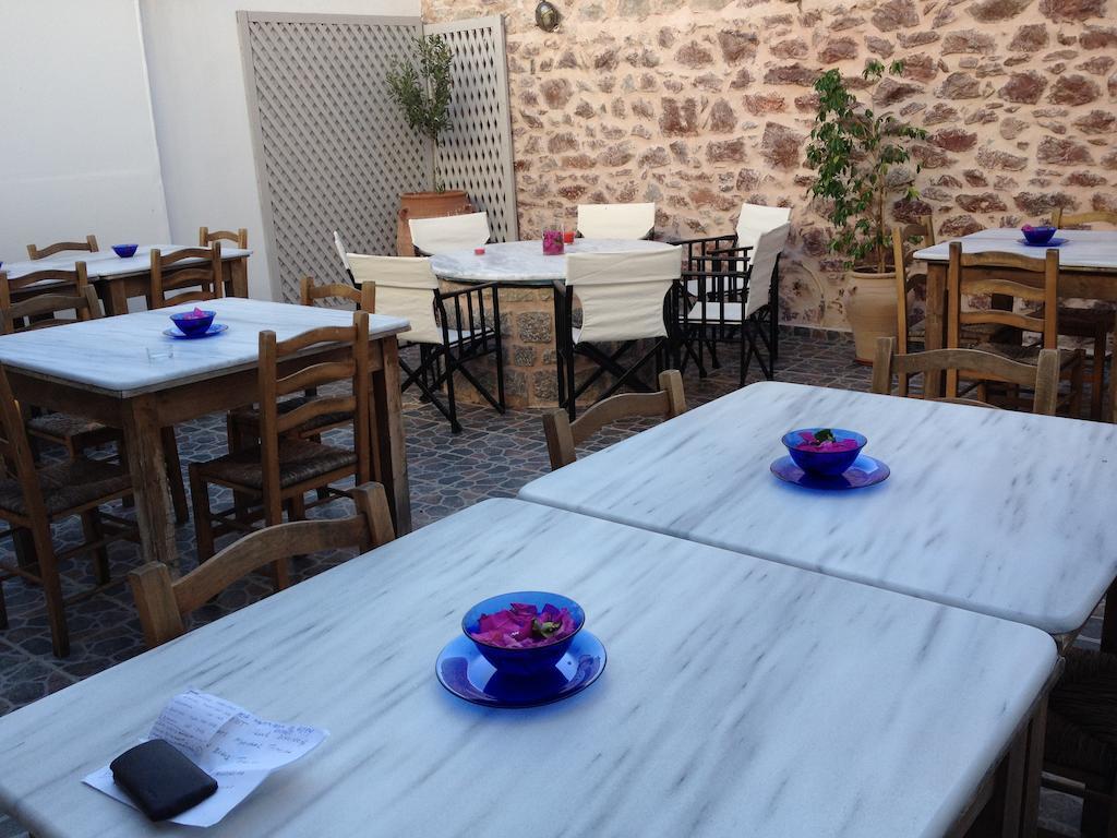 Guesthouse Alexandra Hydra  Buitenkant foto