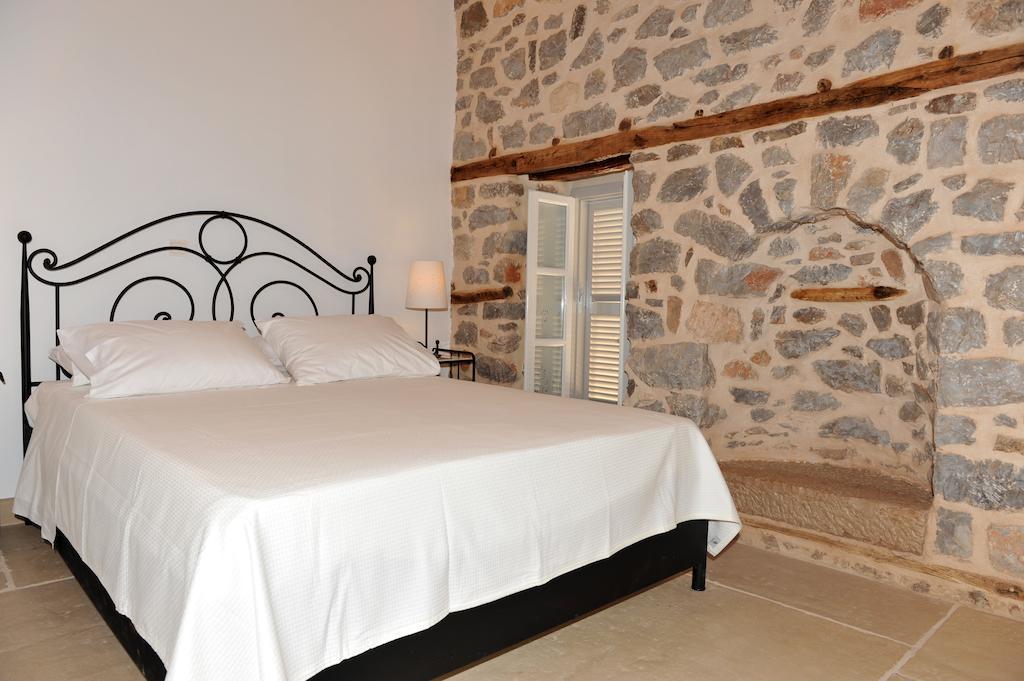 Guesthouse Alexandra Hydra  Buitenkant foto