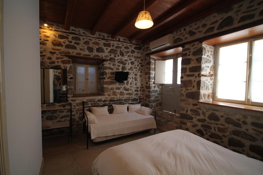 Guesthouse Alexandra Hydra  Kamer foto